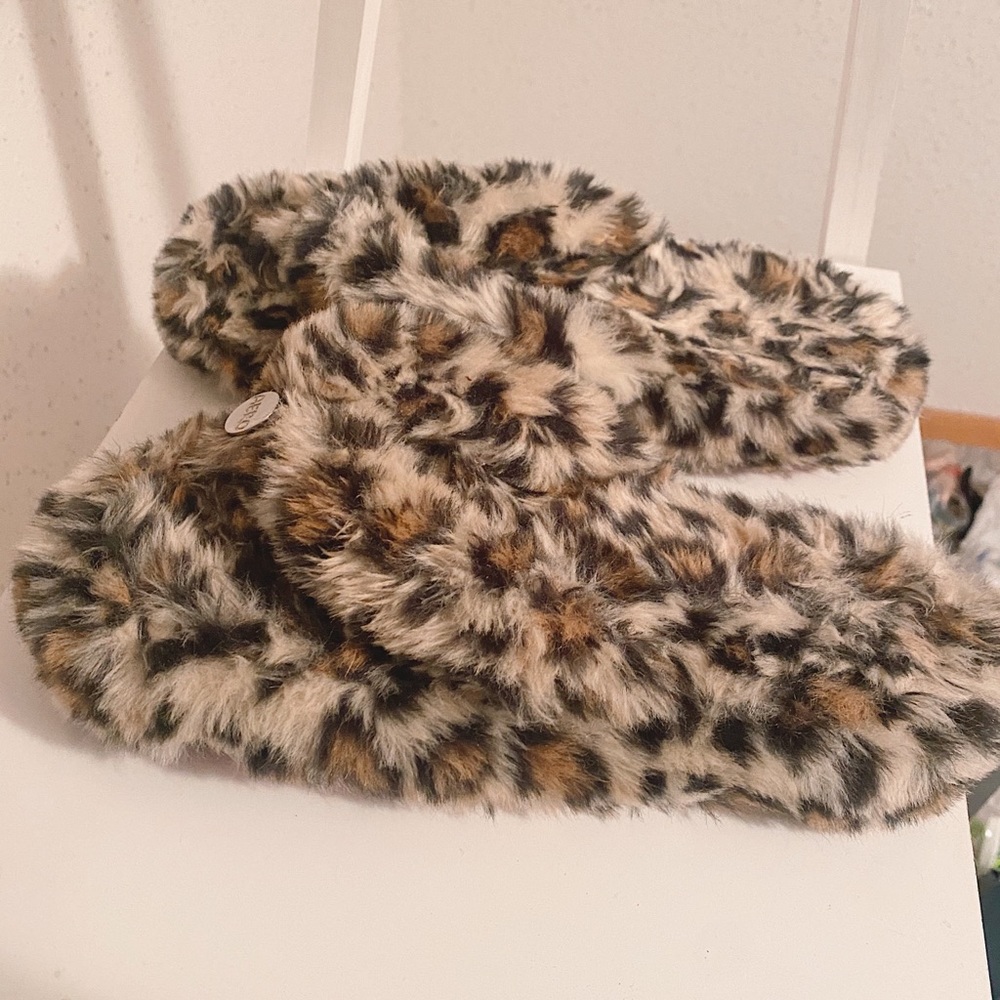 Cheetah Slippers - Picture 2 of 3